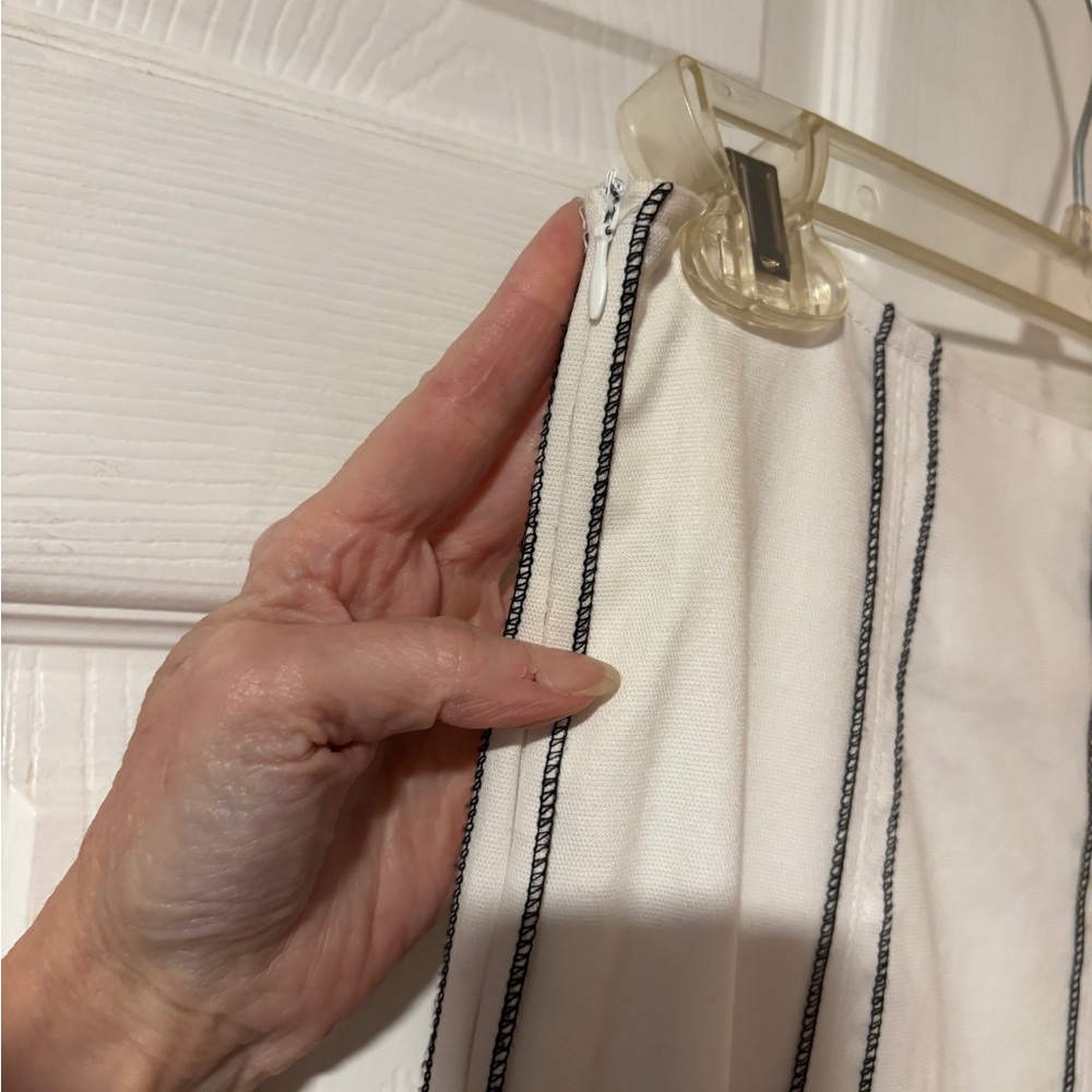 Stunning Vintage Kokomo Cream Skirt with Black Beaded Floral Embroidery - Picture 7 of 14